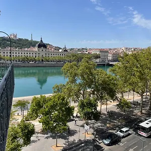 Vue Sur Rhone Homestay Lyon